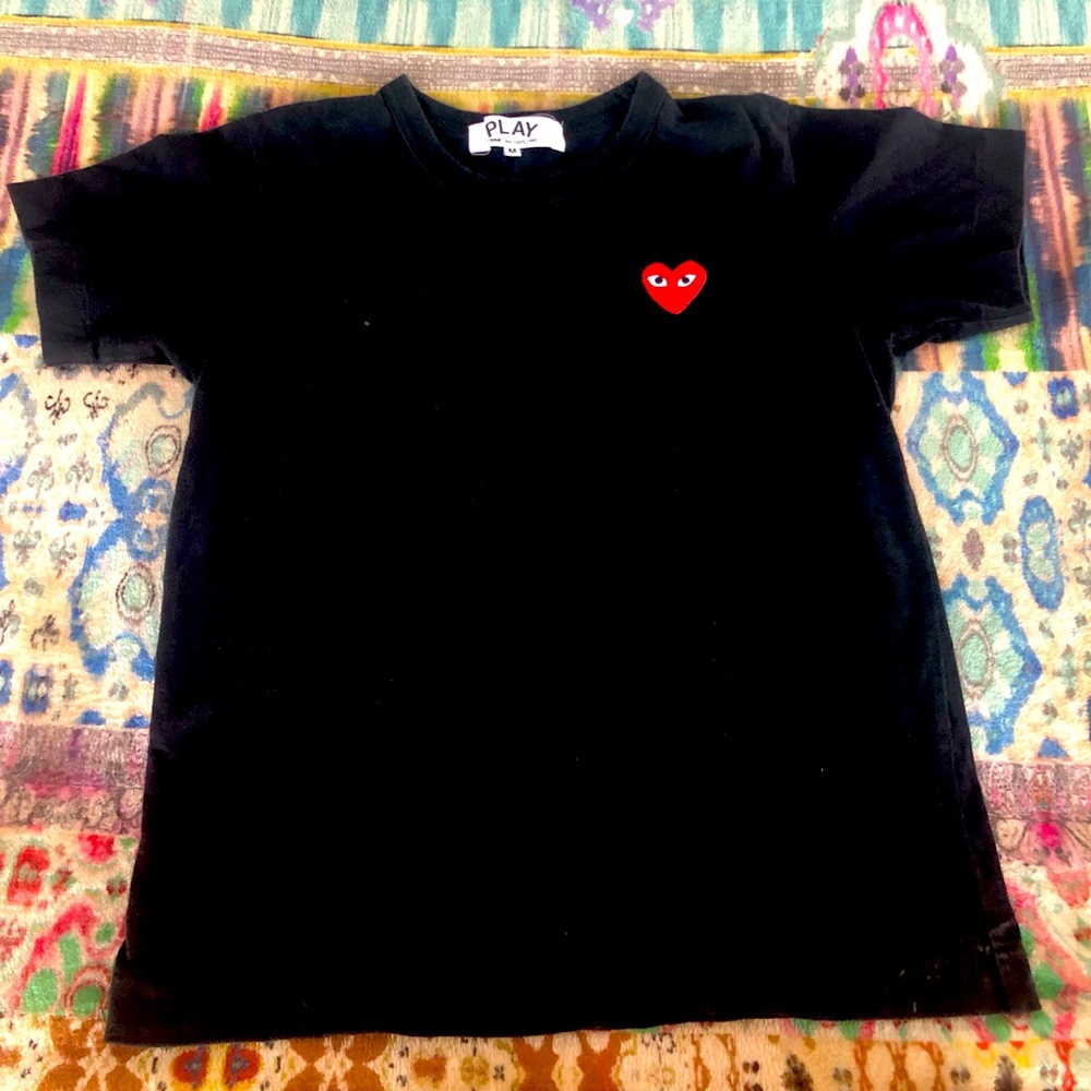 Comme des garçons PLAY black T-shirt with red heart logo